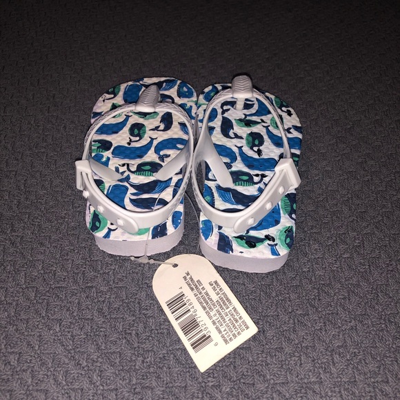 NWT. Juncture. Rubber flip flop w/ ankle strap. Multicolored whale print. 5/6C. - Picture 2 of 4